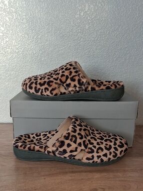 Vionic Leopard Print Plush Slip-On Slippers in Beige and Black